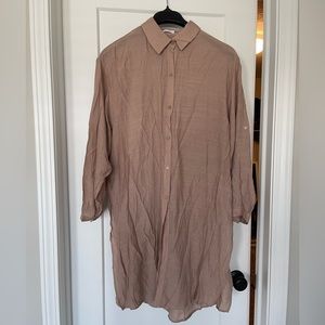 BluIvy taupe button down side slit oversized blouse, size small/medium